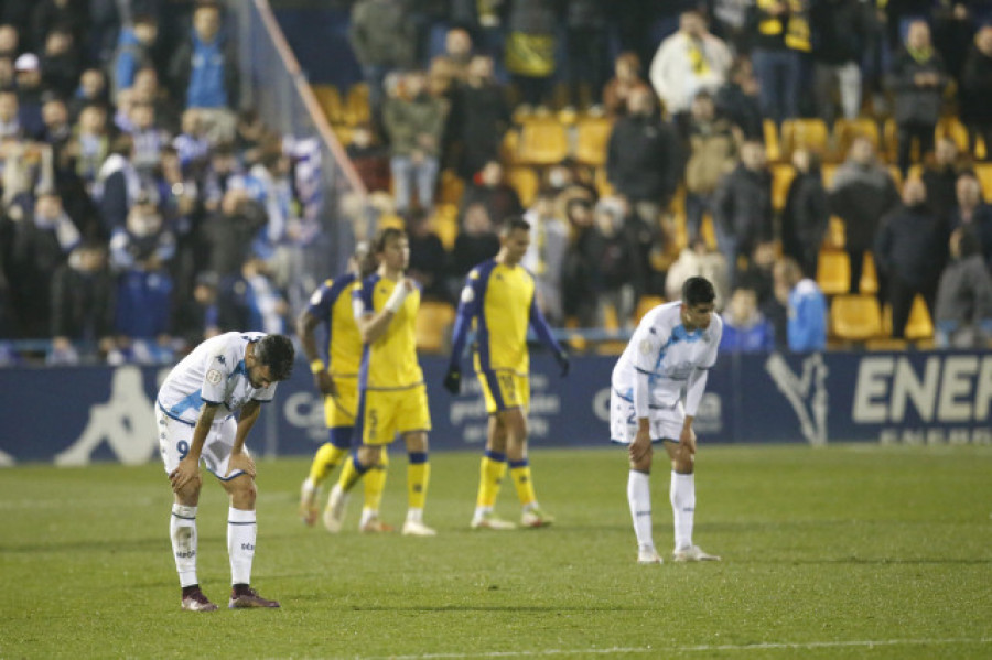 El Alcorcón gana y deja al Depor sin el liderato