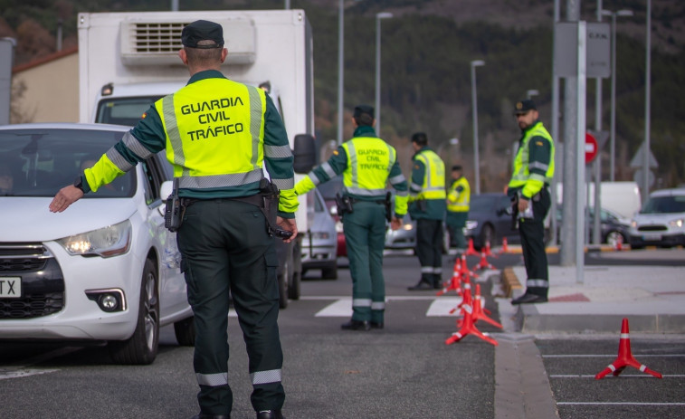 Un conductor ebrio atropella a dos guardias civiles que regulaban el tráfico tras un accidente en Vigo