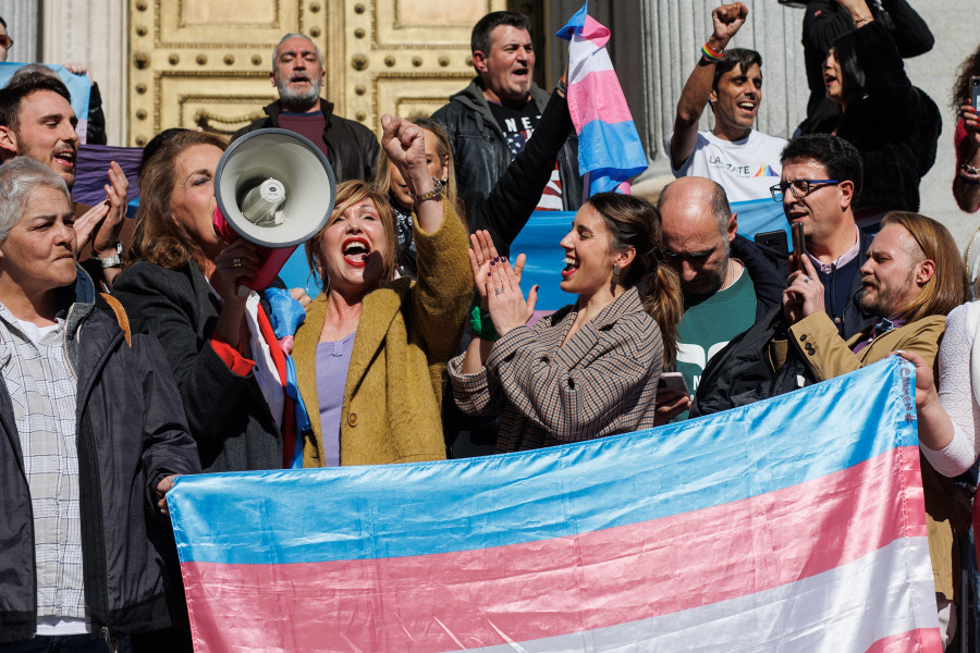 Los españoles de más de 16 años podrán modificar desde este jueves su sexo en el Registro Civil sin ningún requisito