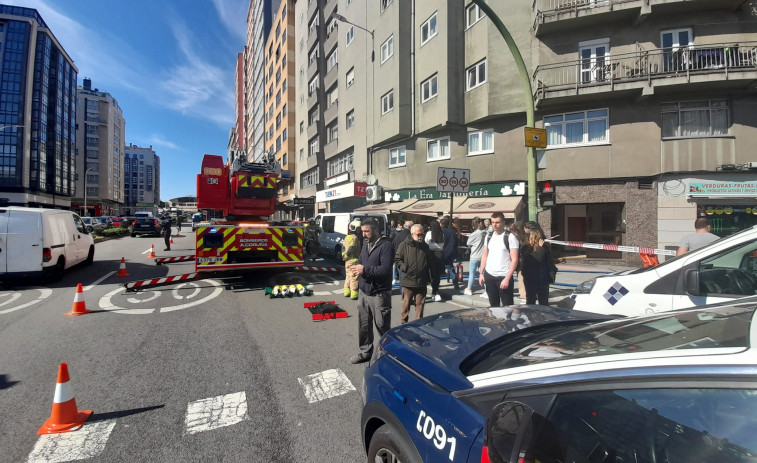 Salta por el balcón de un tercero de la ronda de Outeiro para salvar a un vecino