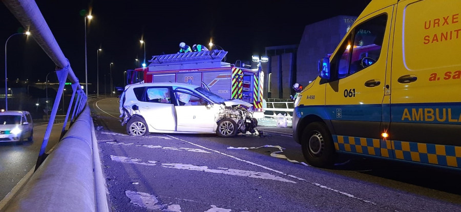 Los heridos en el accidente de la avenida de Arteixo siguen ingresados con pronóstico reservado