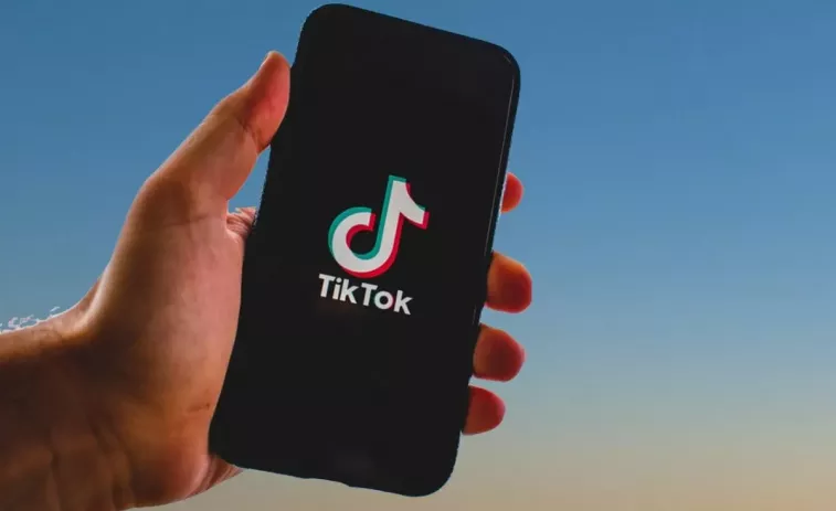 Bruselas investiga a TikTok por falta de transparencia y no proteger al menor de su diseño adictivo