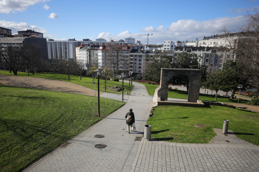 Los vecinos solicitan una zona de juegos cubierta dentro del parque de Oza