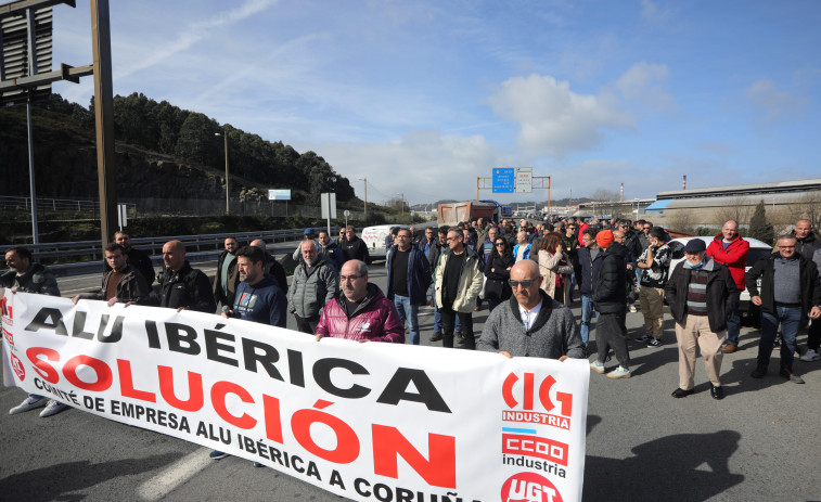 Los trabajadores de Alu Ibérica vuelven a las protestas un año después