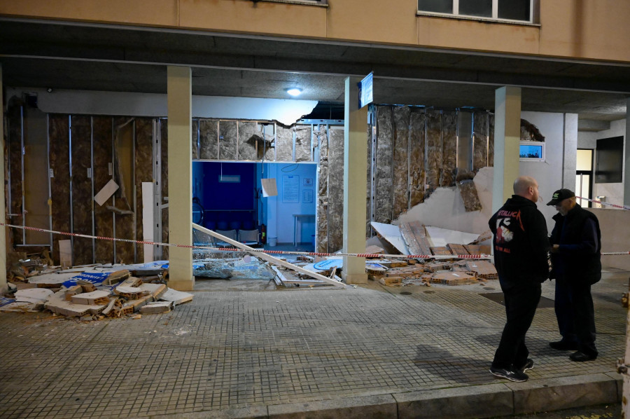 Una explosión en una lavandería automática sacude el polígono de Pocomaco en A Coruña