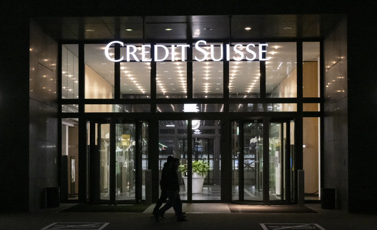 Credit Suisse cierra con caídas del 24% que asustan a la banca europea