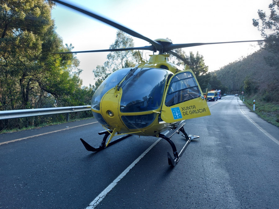 Trasladan en helicóptero a un joven de 18 años herido en un atropello en Curtis