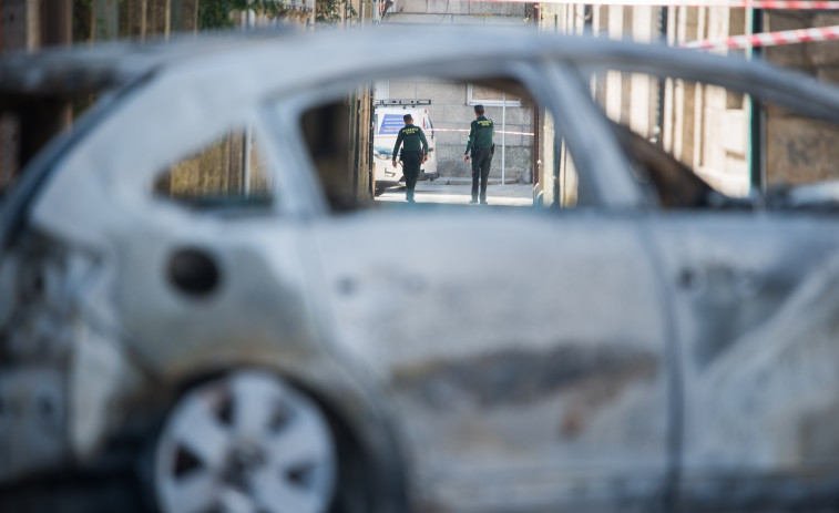 Prenden fuego a casi treinta coches en un acto vandálico en Tui