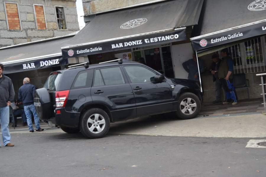 Dos arrollados por un coche en un nuevo accidente en una terraza en Galicia