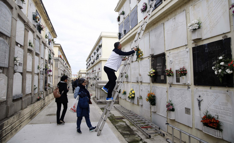 Reclaman un refuerzo del personal de cementerios para evitar las esperas en los entierros