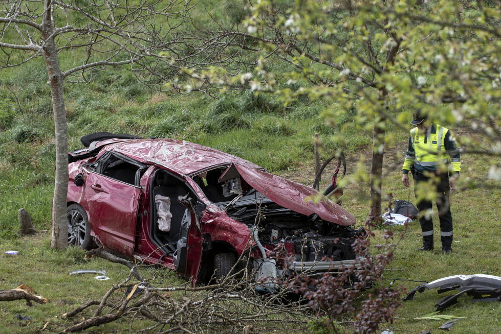 Estado en el que quedó el coche en el que fallecieron cuatro jóvenes en Xove