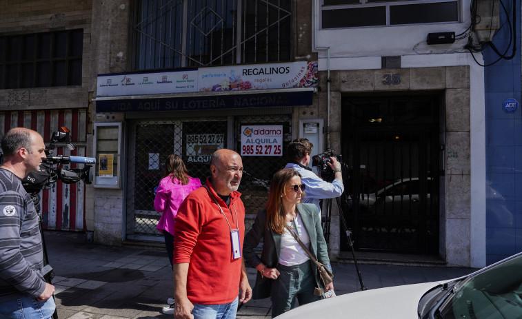 Una mujer y su hija, heridas al precipitarse desde un quinto piso en Avilés