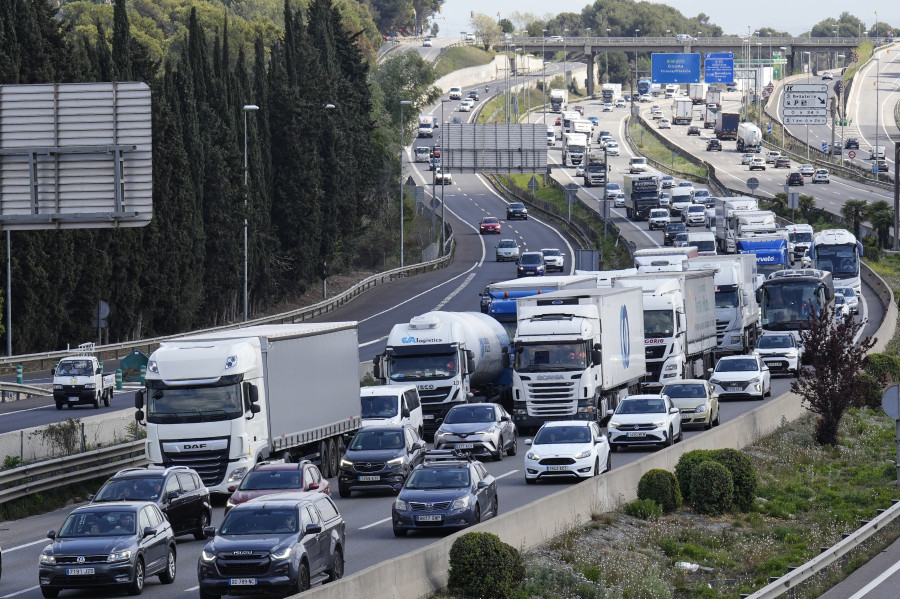 Colas de hasta 13 kilómetros al inicio de la operación de salida en Cataluña