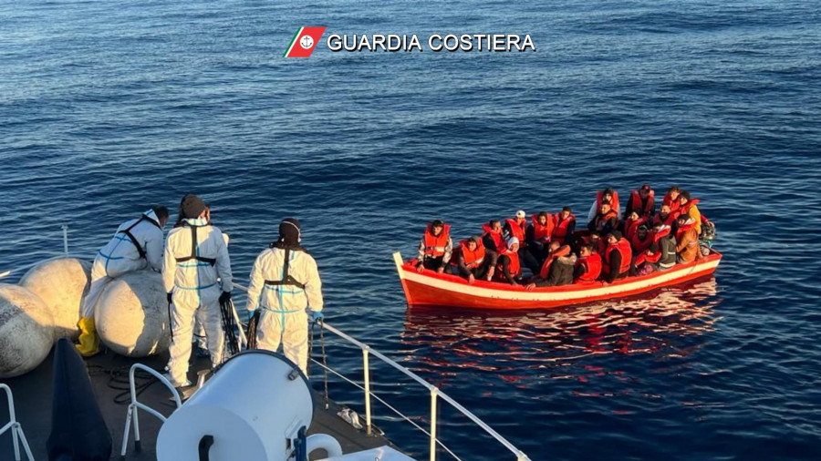 Italia estudia endurecer la legislación ante la llegada de miles de migrantes