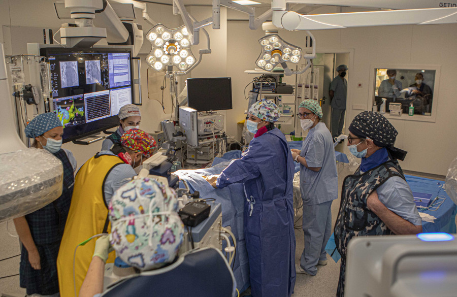 El Hospital San Rafael, el primero de Galicia con una sala vascular ‘inteligente’ y robotizada