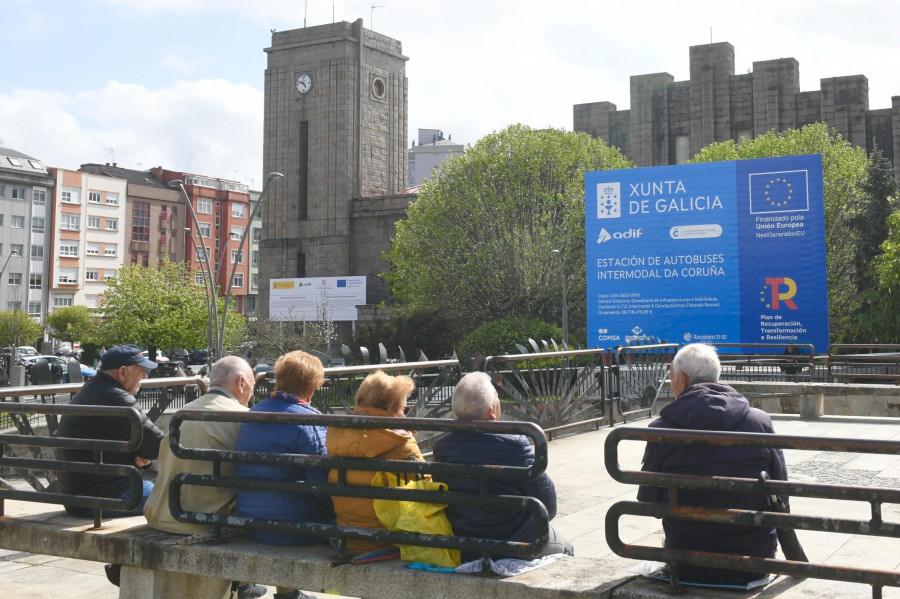 La guerra de los carteles llega a la intermodal de A Coruña: ¿quién lo tiene más grande?