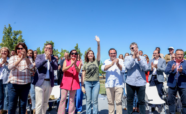 Ayuso renueva su lista electoral en la que se rodea de su 'núcleo duro' y salen los afines a Casado