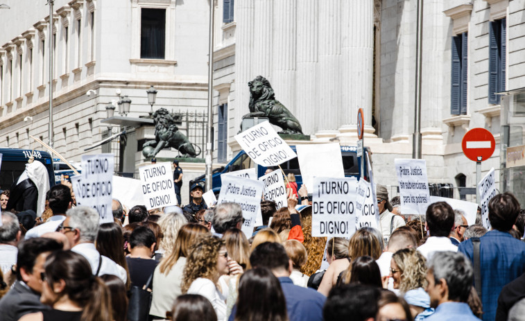 Los abogados se suman a las protestas por mejoras salariales y laborales