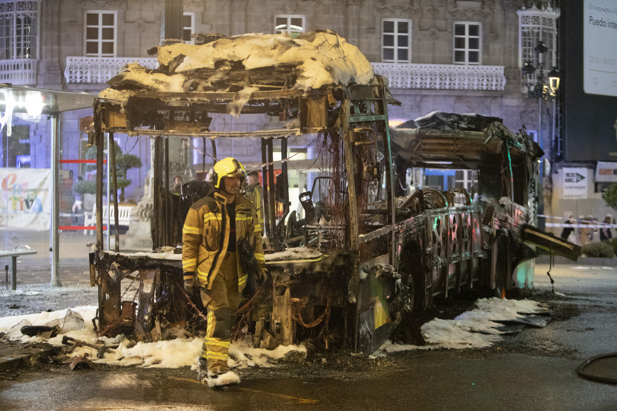 Autobu00fas incendiado en Vigo