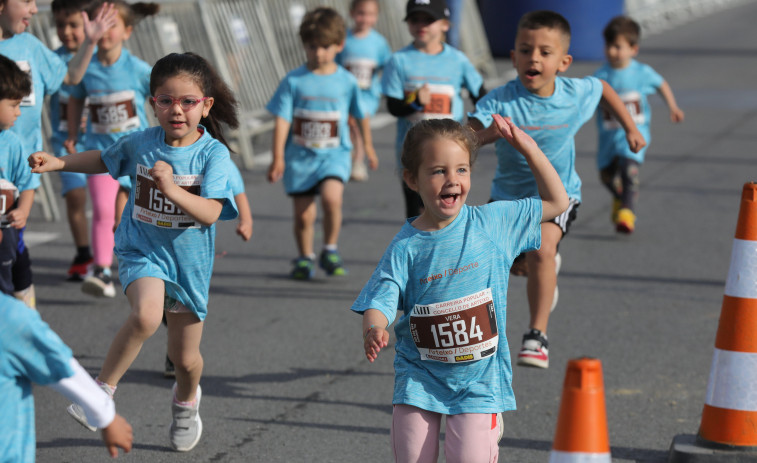 Más de mil personas aúnan deporte y solidaridad en la carrera popular de Arteixo