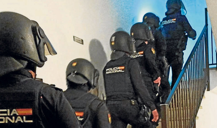 Guardia Civil y Policía recelan de la Ley de Vivienda porque obstruye los operativos contra los okupas