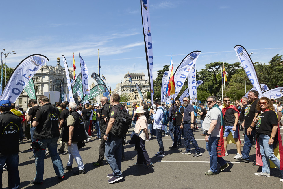 EuropaPress 5176867 grupo personas manifestacion lema porque jubilacion mas importante equiparacion 13482852