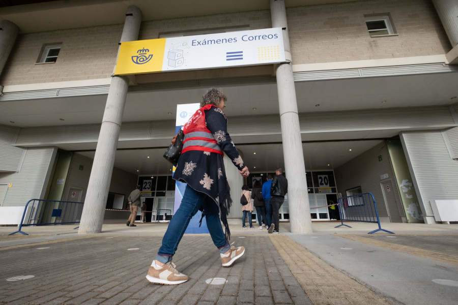 Más de 5.000 personas se examinan este domingo en Silleda por un puesto en Correos