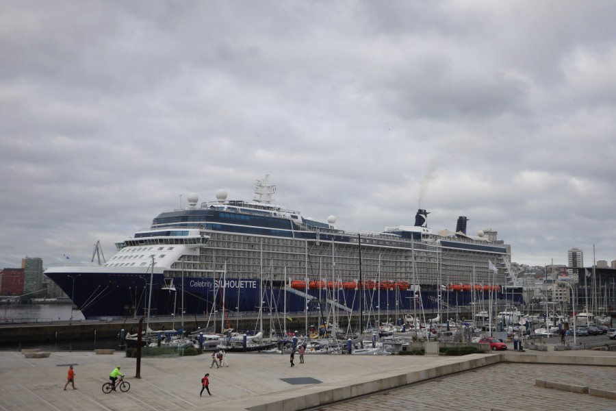 La convocatoria de huelga del transporte frustra una triple escala de trasatlánticos en A Coruña