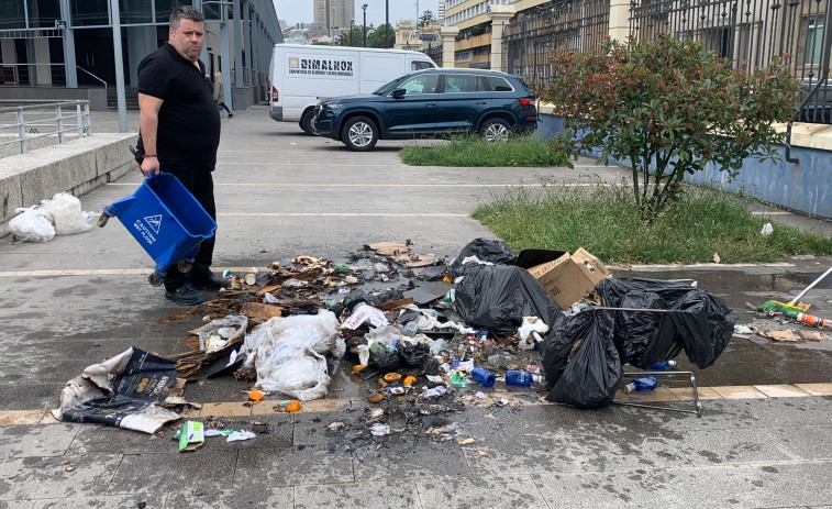 Prenden fuego a un contenedor al lado del puerto de A Coruña