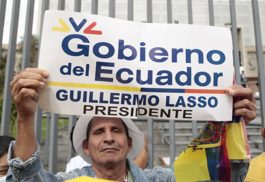 Simpatizantes del presidente de Ecuador le apoyan ante su juicio político