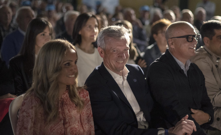 El PP reivindica su estabilidad frente a un PSdeG que le acusa de “estar en Babia” y el BNG de “mamporrero”