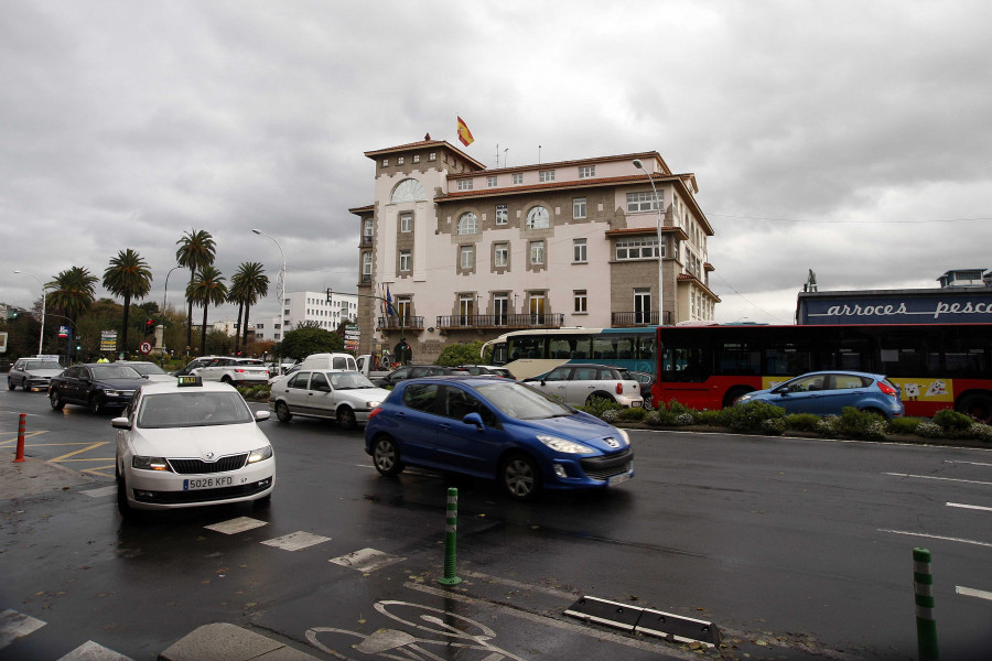 Corte de tráfico en la plaza de Ourense