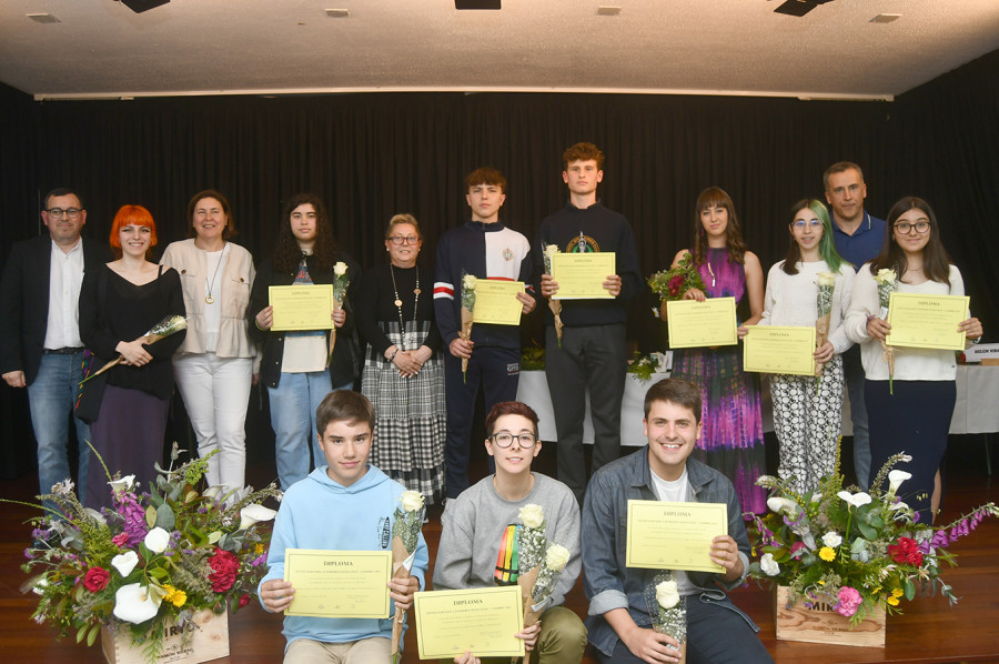 Cambre entrega los premios del Certamen Literario Xoán Díaz para jóvenes y escolares