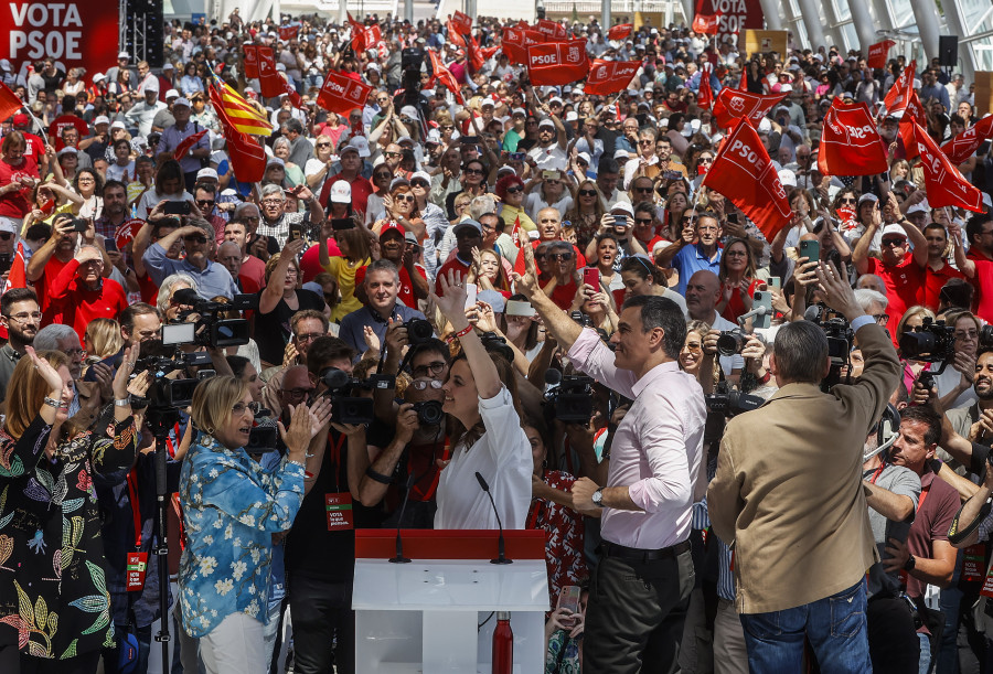 Sánchez lanza su apuesta por la sanidad y el PP vuelve contra el sanchismo