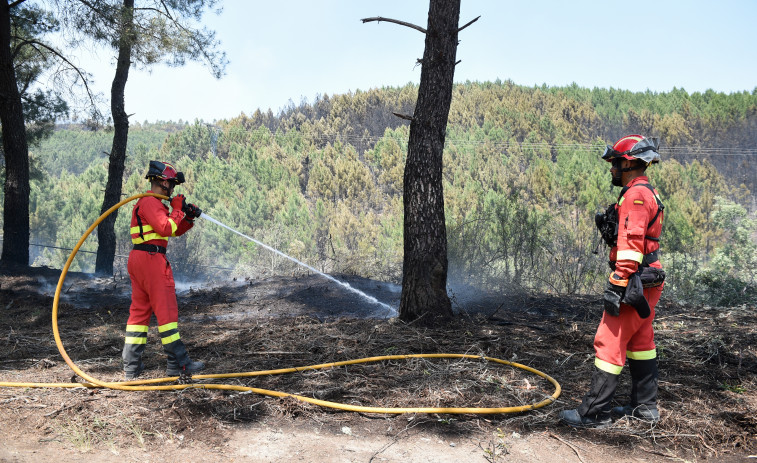 El nivel de peligro del fuego en Las Hurdes baja y los vecinos retornan