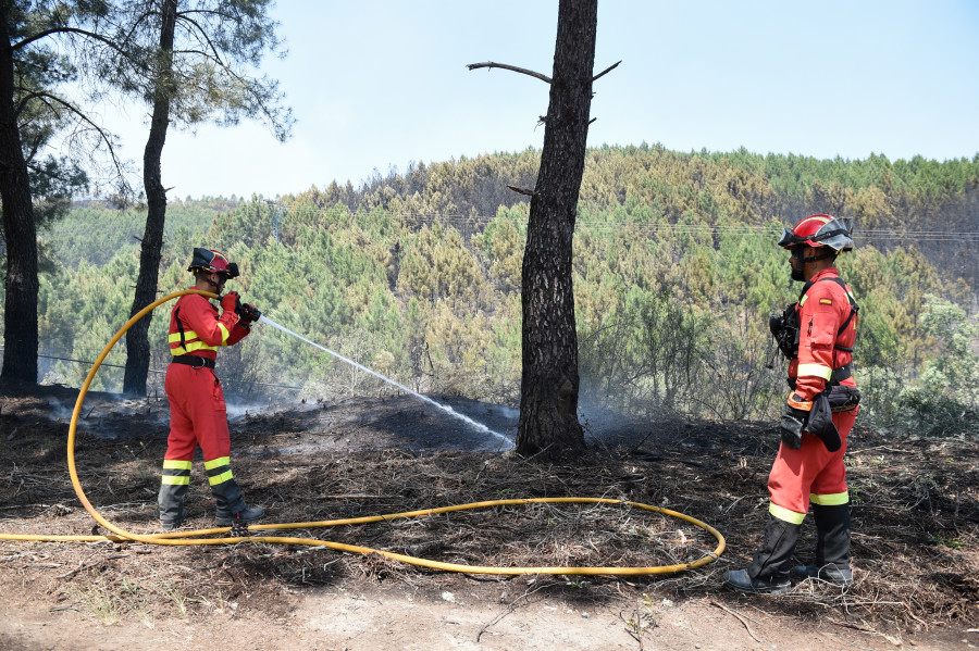 El nivel de peligro del fuego en Las Hurdes baja y los vecinos retornan