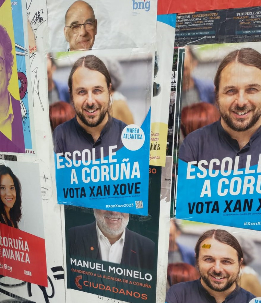 Moinelo (Cs A Coruña) se queja de que el resto de partidos le tapen con sus carteles