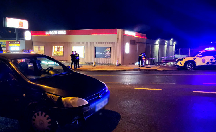 La lluvia provoca un accidente a la altura del Burger King, en Arteixo