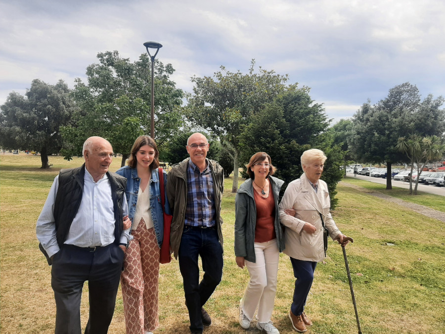 Jorquera pasea con su familia por el parque de Eirís