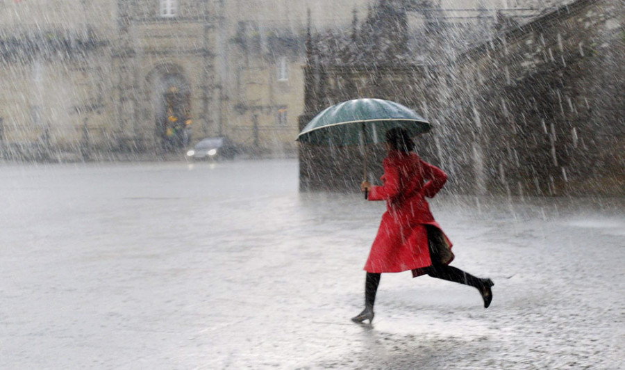 La tormenta deja numerosas incidencias, con inundaciones y un accidente en la AP-9