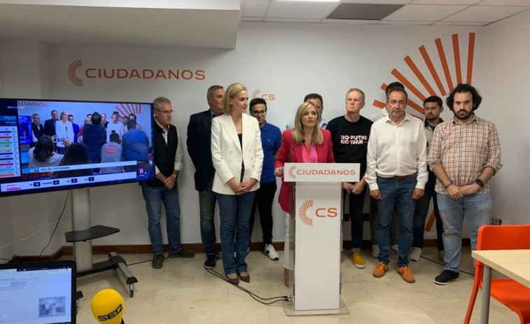 Ciudadanos firma su acta de defunción