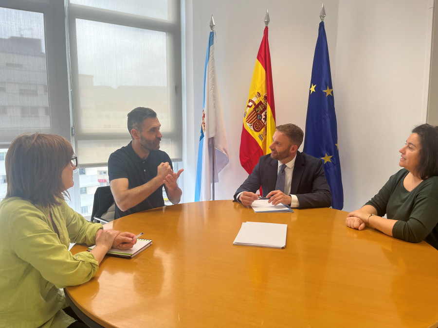 Trenor conoce los proyectos de la Federación de Asociacións de Persoas Xordas de Galicia