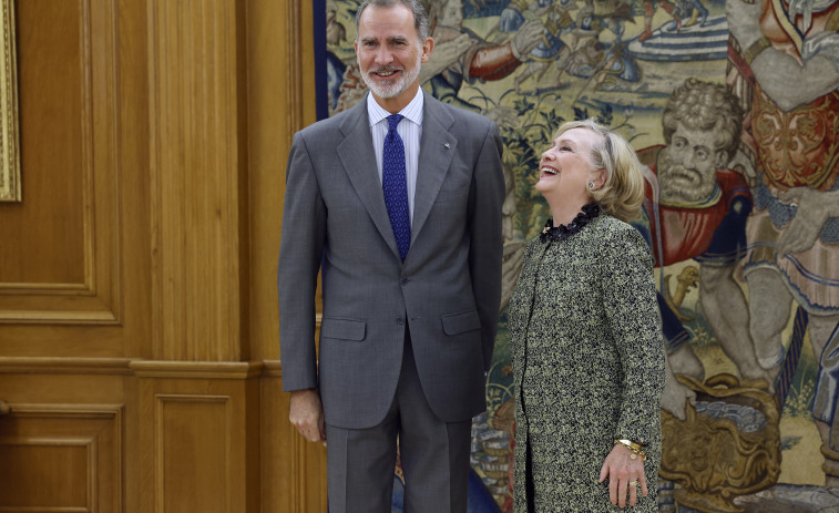 Felipe VI se reúne con Hillary Clinton en la Zarzuela