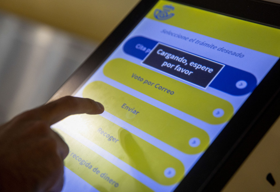 Vista de la plataforma de Correos para pedir turno en una oficina postal de Madrid efe