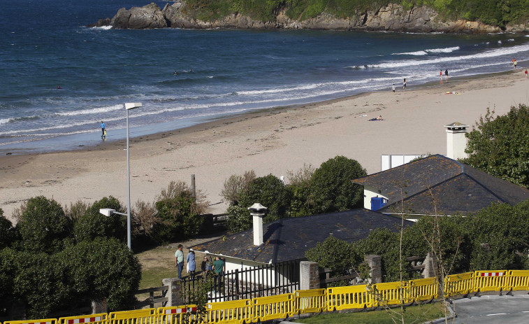 Fallece un septuagenario en la playa de Bastiagueiro