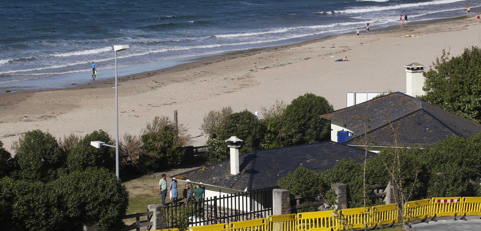 Fallece un septuagenario en la playa de Bastiagueiro