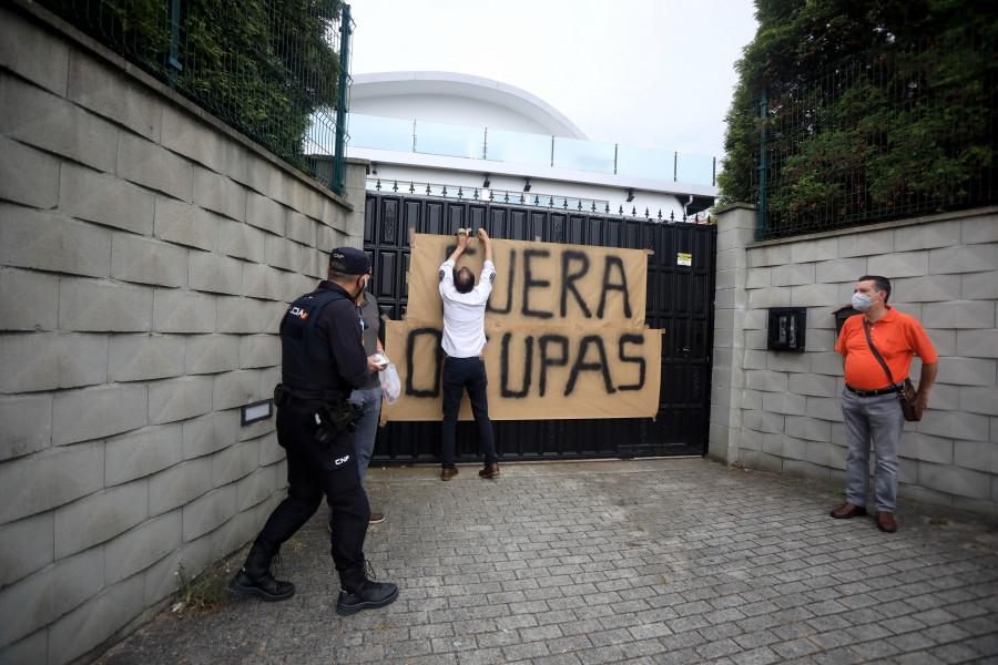 Individuos y bandas convierten la okupación en un negocio en A Coruña