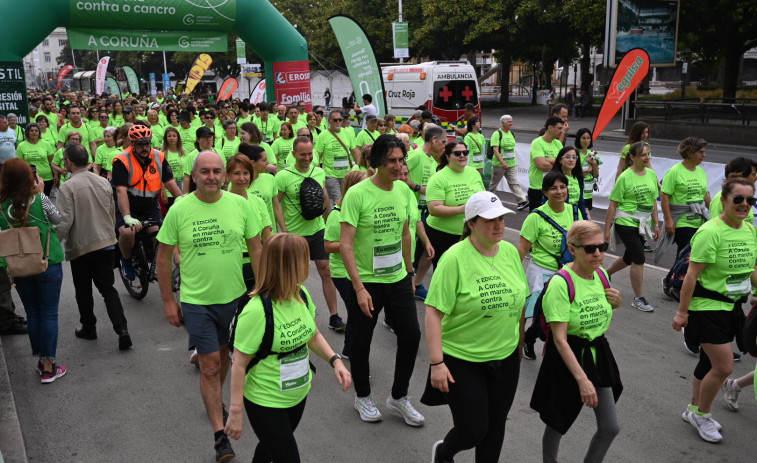 La marcha contra el cáncer reúne a 2.400 personas en A Coruña