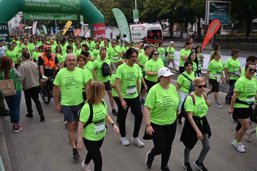 La marcha contra el cáncer reúne a 2.400 personas en A Coruña