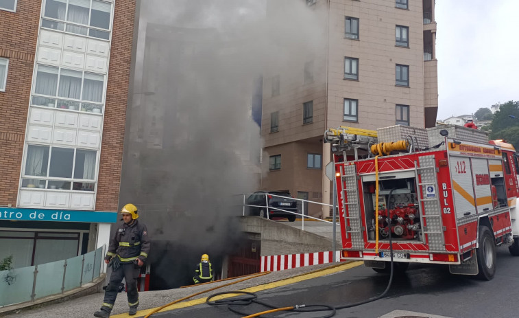 Un incendio obliga a evacuar a los vecinos de un edificio de Culleredo